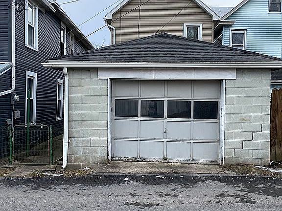 Garage.
