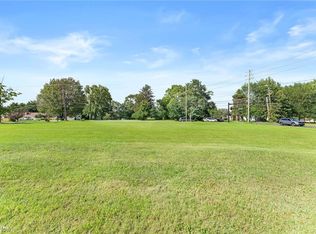 Howe Rd, Strongsville, OH 44136