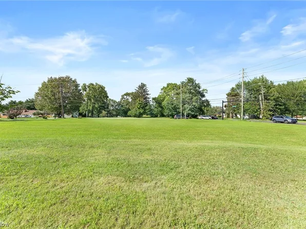 Howe Rd, Strongsville, OH 44136