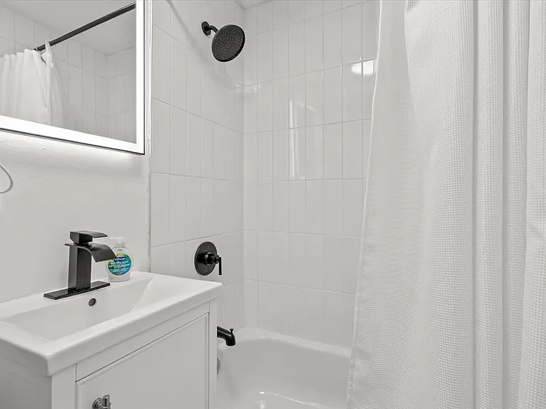 1109 W 41st St #2-E — Photo 16
