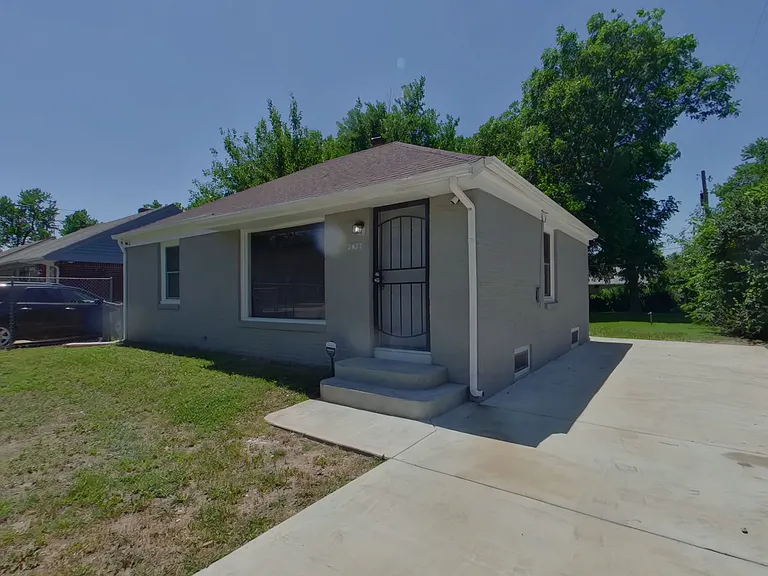 2027 N Spruce St — Photo 1