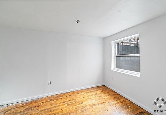 3rd image of 138 Manhattan Ave #1B