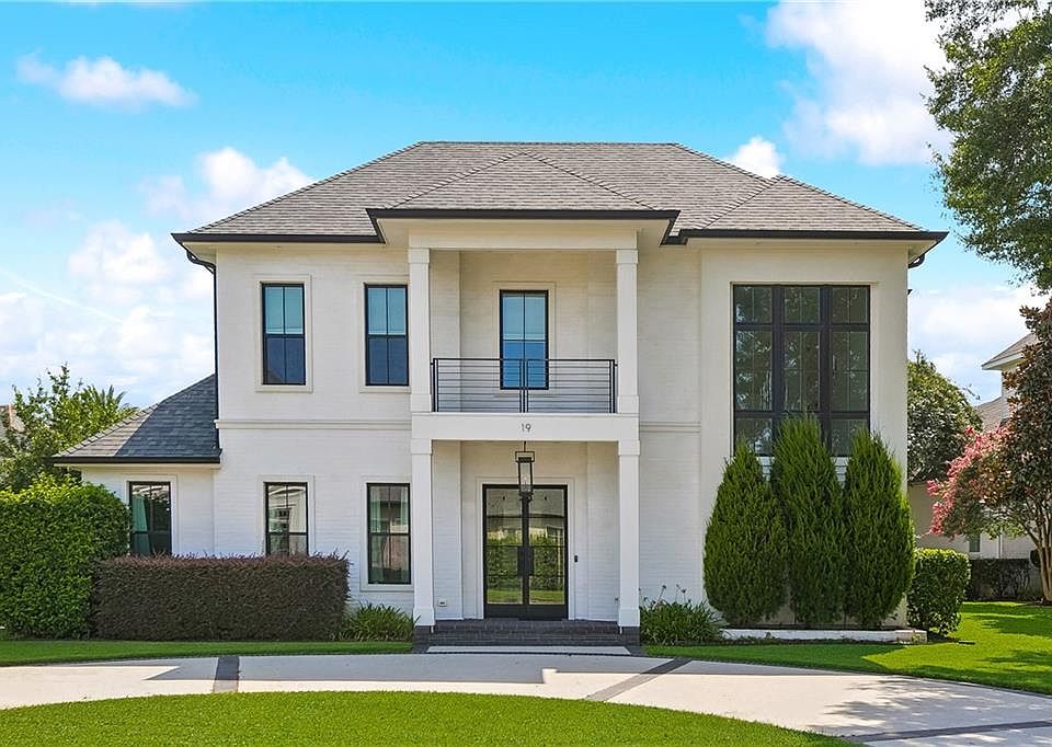 1st image of 19 Palmetto Dr