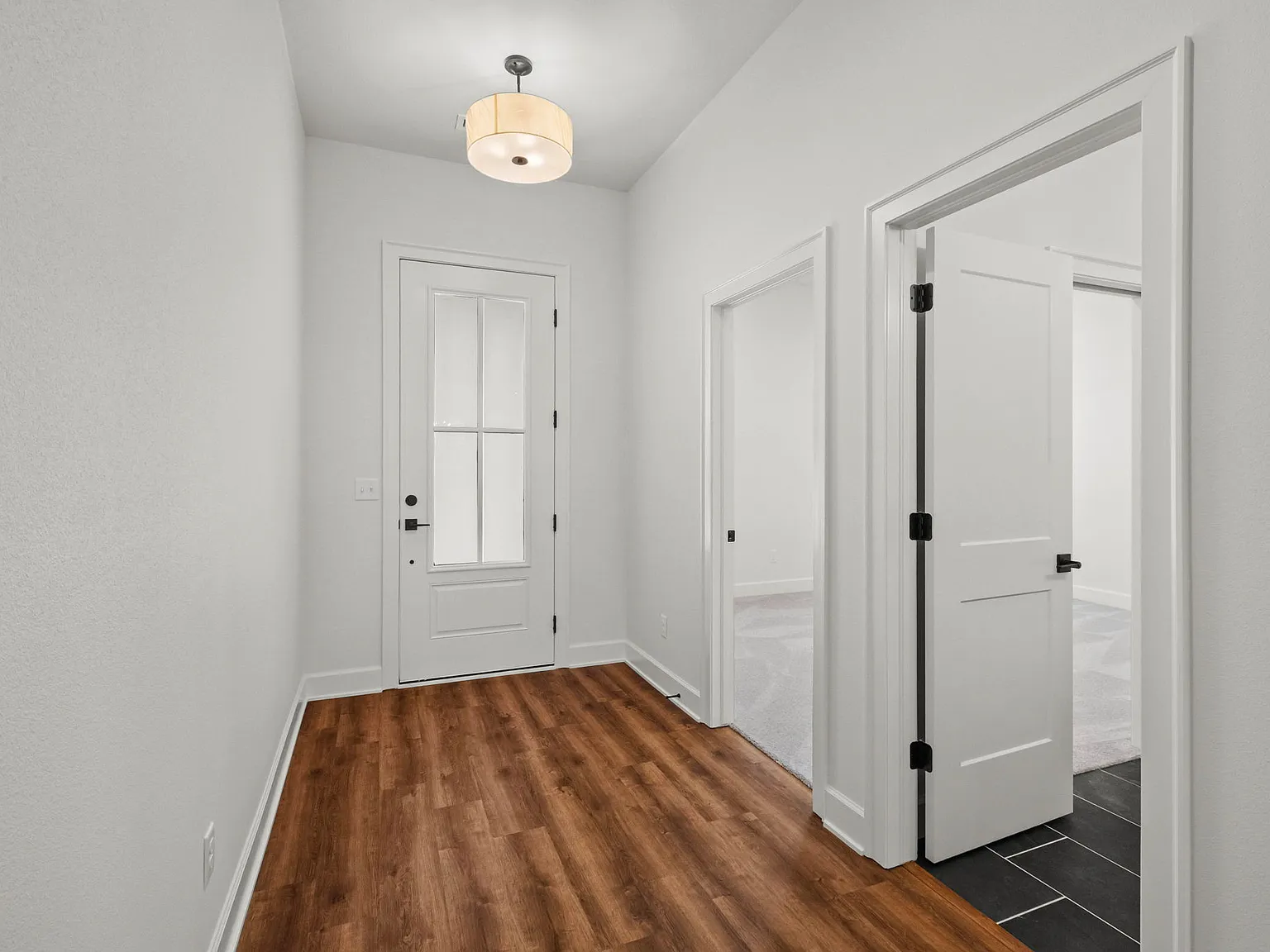4 bed, 2484 sqft, $2,850 — Photo 2