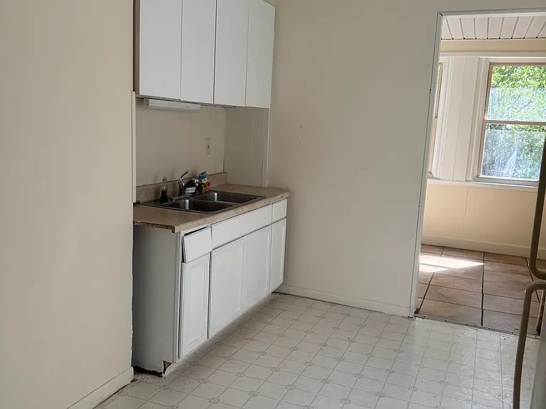 29 Whitney Ave N — Photo 2