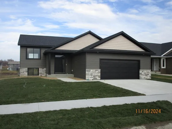 2006 Douglas Trail Dr SE, Pine Island, MN 55963