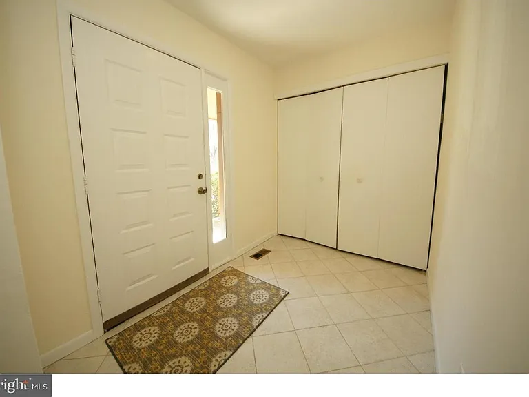 10 Sayre Dr — Photo 11