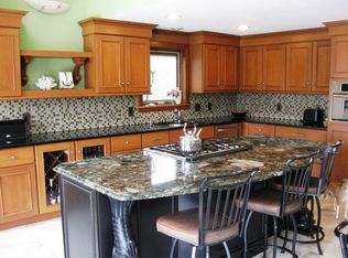 41 Locke Rd, New Castle, NH 03854