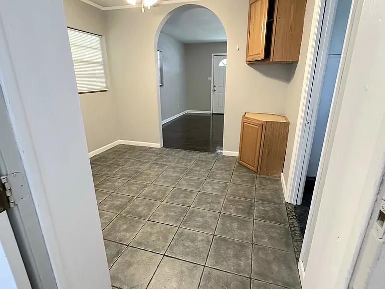 332 Bay St — Photo 8