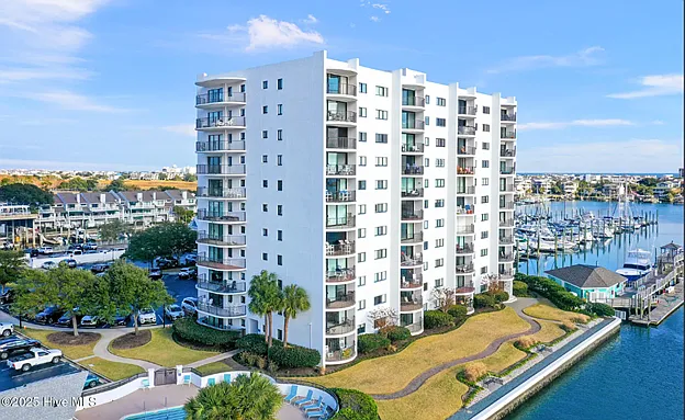 322 Causeway Dr #306 — Photo 4