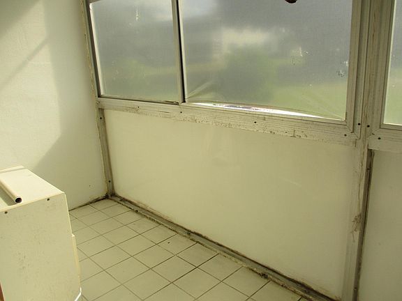 5th image of 410 Windsor #R
