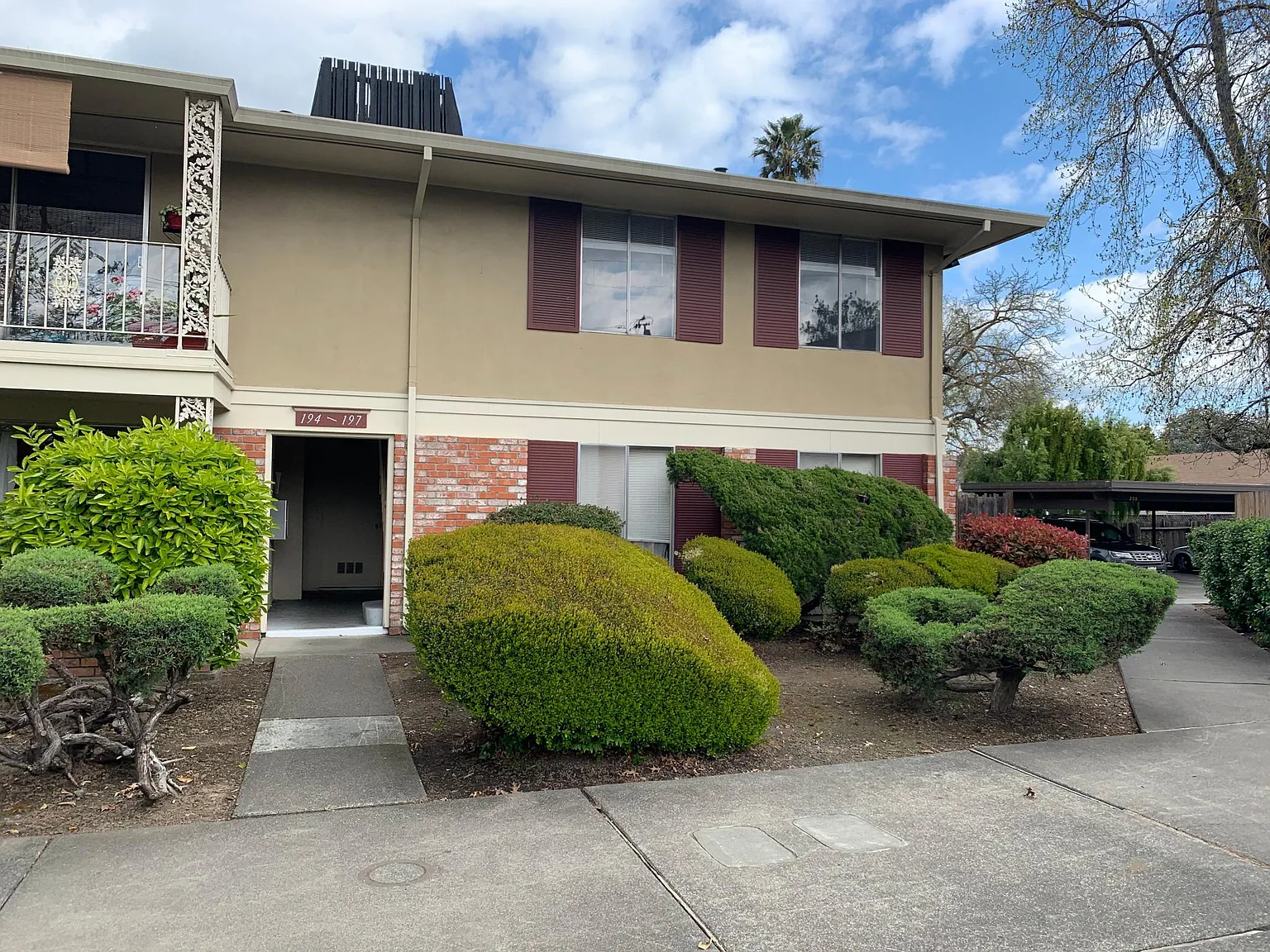 300 Stony Point Rd — Photo 1