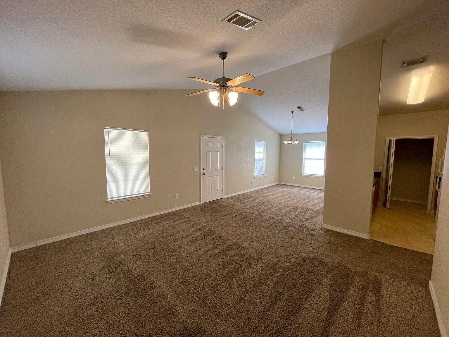 3 bed, 1260 sqft, $1,695 — Photo 3