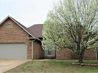 179 April Dr, Saint Robert, MO 65584