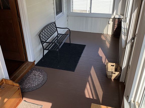 4th image of 40 Fordham Ct
