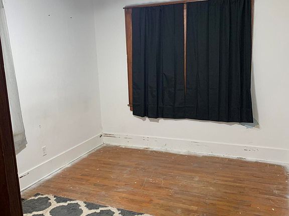5th image of 902 N Nottawa St