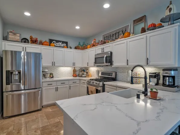 9655 Apple Mill Dr, Elk Grove, CA 95624