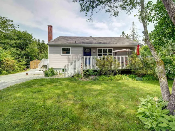 24 All Hallows Dr, Whites Lake, NS B3T 1W3