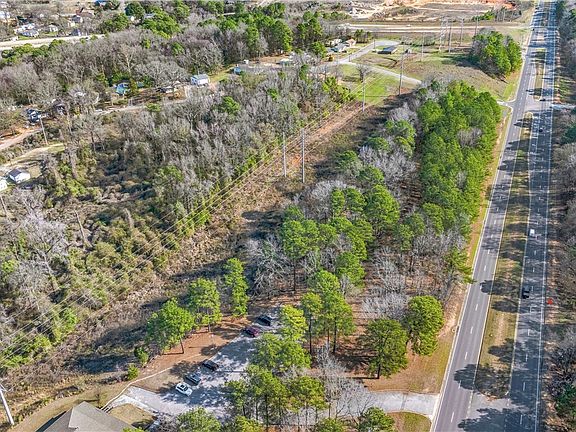 3rd image of 2700 Jack Warner Pkwy