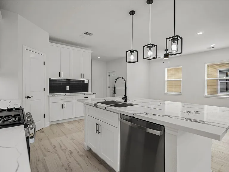 1078 Saint Clair St #B — Photo 13