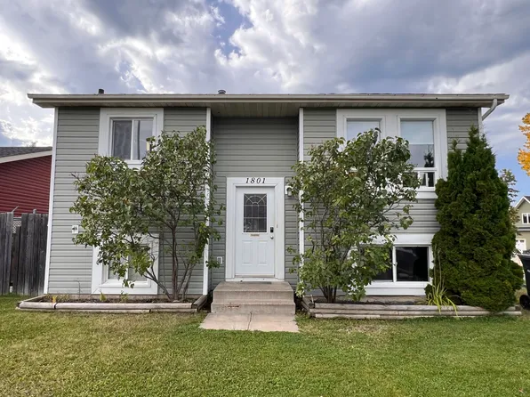 1801 12th St, Cold Lake, AB T9M 1L8
