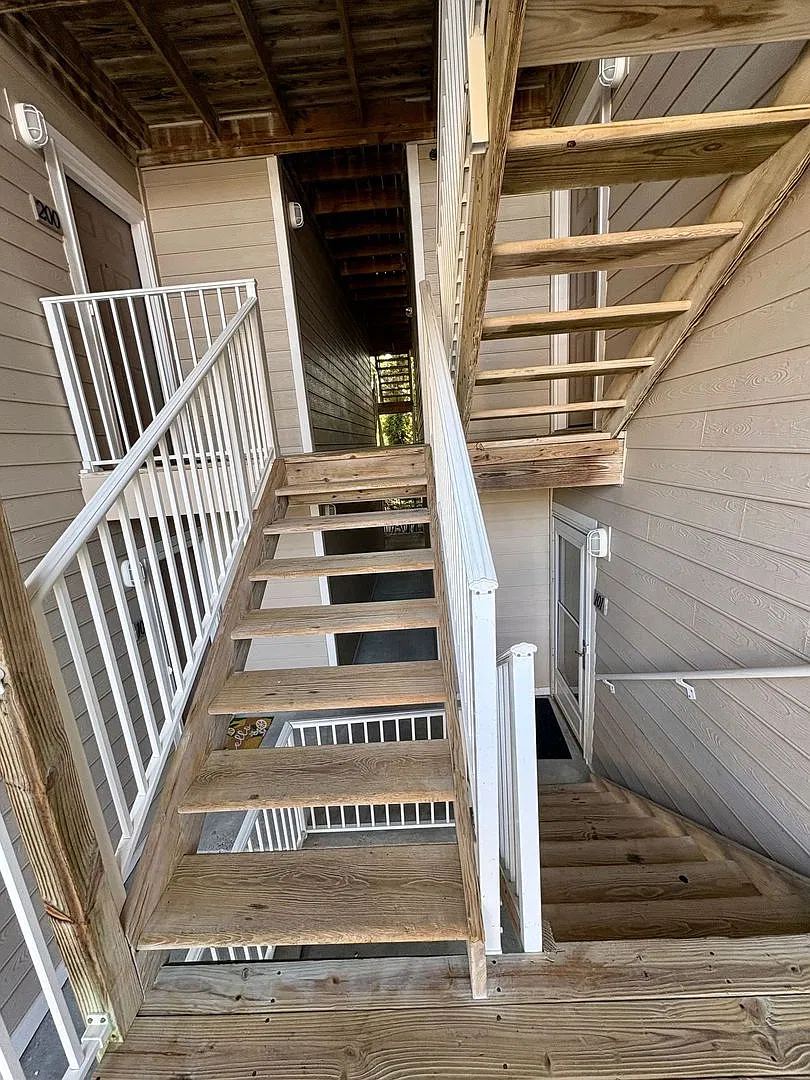 Large 2nd Floor Condo — Photo 3