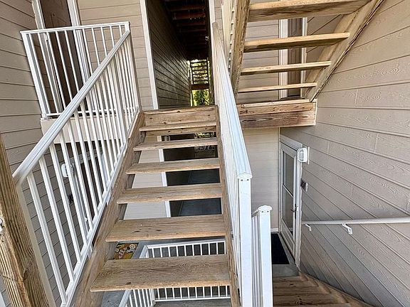 3rd image of 2204 Lesner Cres APT 200