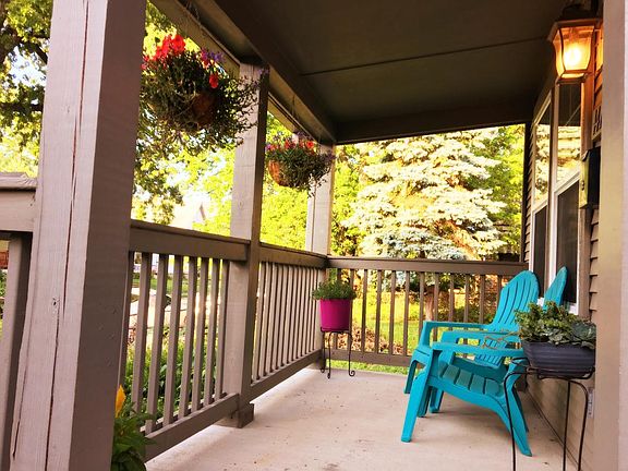Front covered porch!
