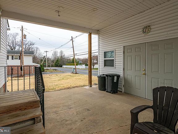 2nd image of 3050 Elm Rd