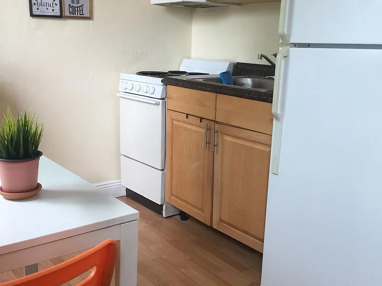 2115 SW 3rd Ave #10 — Photo 5