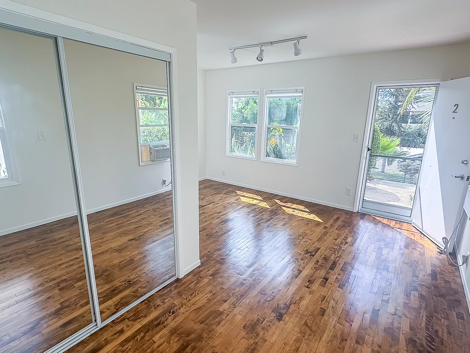 Studio, 450 sqft, $2,100 — Photo 1