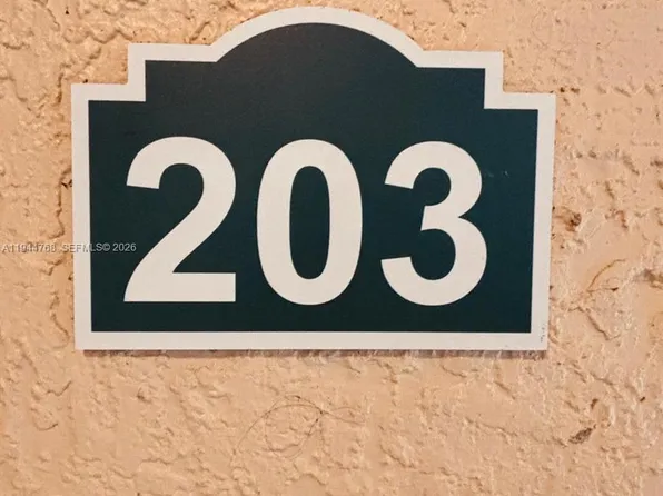 2548 Centergate Dr APT 203, Hollywood, FL 33025