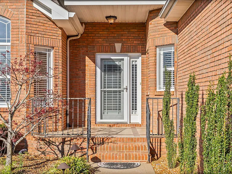 650 Appomattox Ct — Photo 33