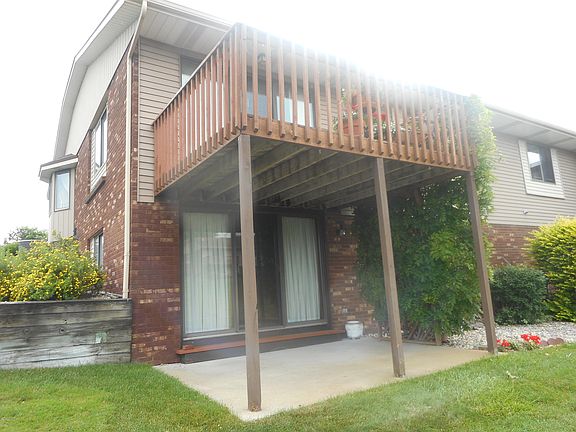 3rd image of 706 Waterview Ct SW