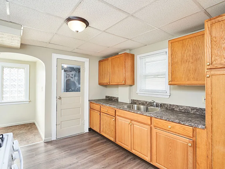 976 Concord Ave — Photo 3