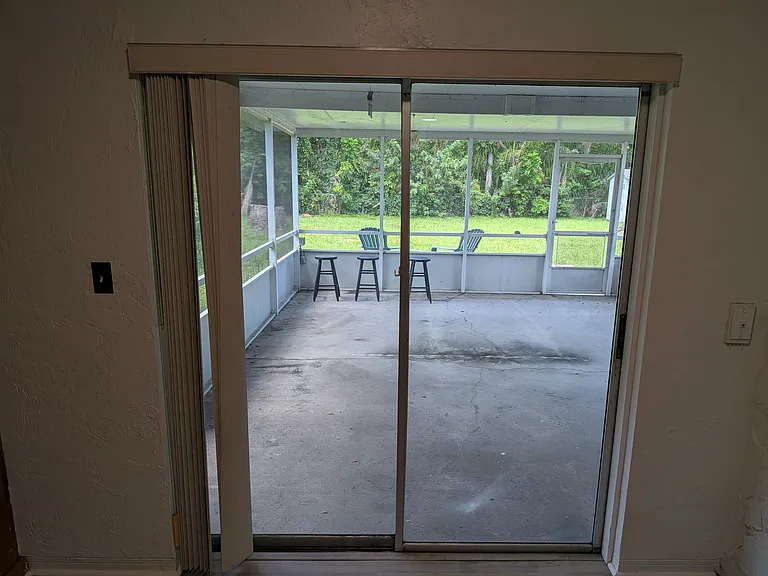 10981 Village Green Ave — Photo 11