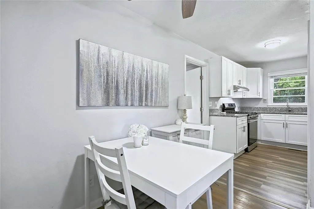 4 bed, 2.0 bath, 1208 sqft, $2,100 — Photo 4