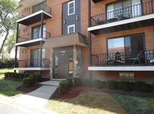 1446 Carriage Ln APT 3, Westmont, IL 60559