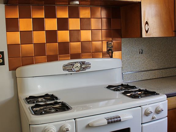 4th image of 1527 Conkling Ave