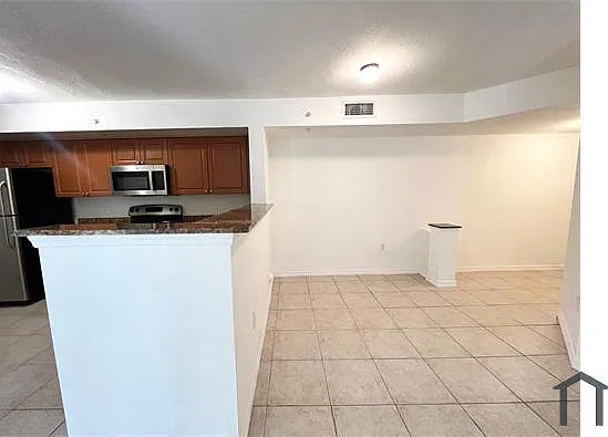 2 bed, 906 sqft, $2,300 — Photo 3