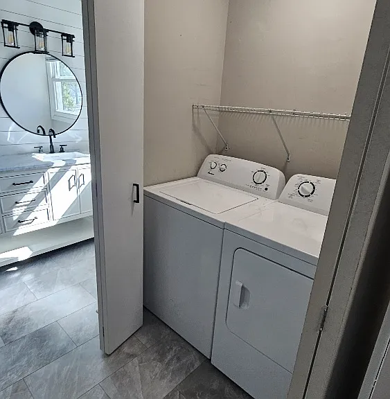 307 Unit A Laundry in Mstr - YES
