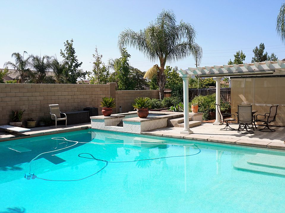 Huge Pool