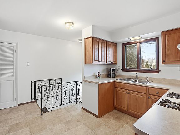 5th image of 508 W 117th Pl