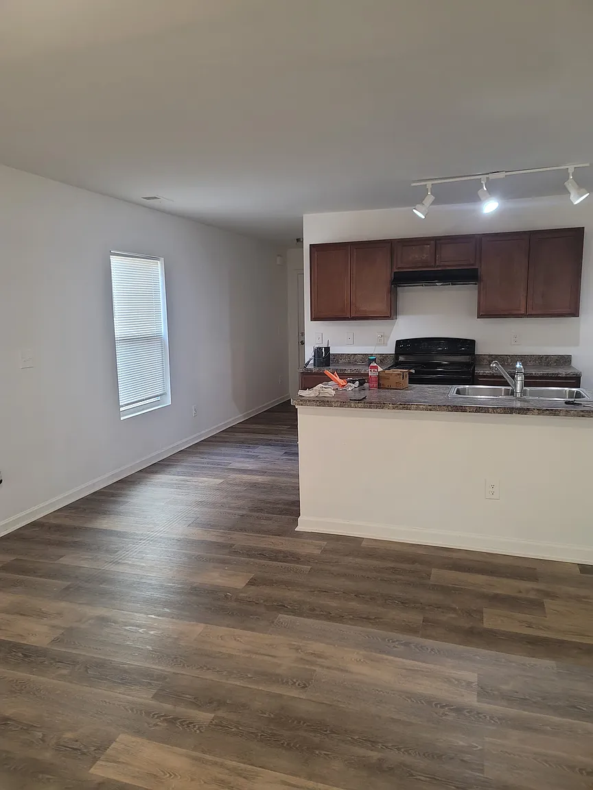 315 Crestfield Cir photo 1