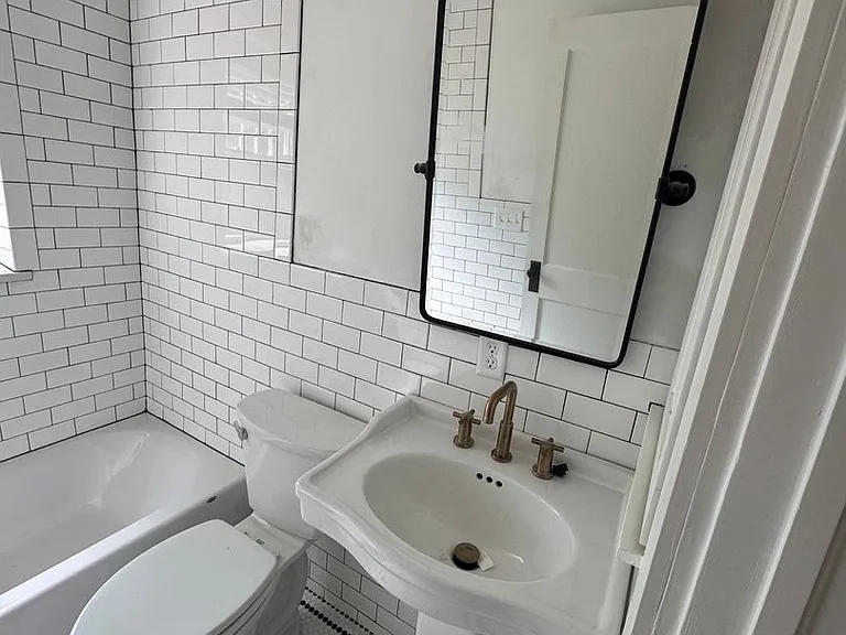 219 W Meadow St — Photo 22