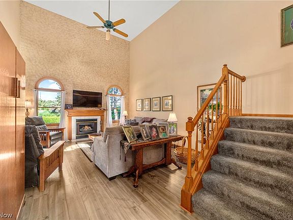 2nd image of 894 Bryant Dr