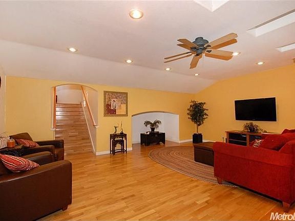 3rd image of 7621 Sycamore Dr