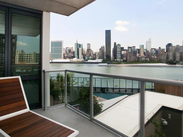 4540 Center Boulevard image 2 of 9