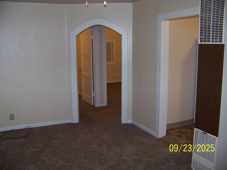 280 W B St — Photo 3