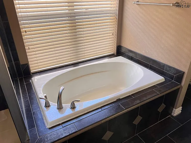 4928 Spring Hill Dr — Photo 16